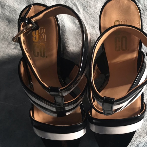 Women’s 9 & Co. size 6 black & white wedges. - Picture 2 of 5